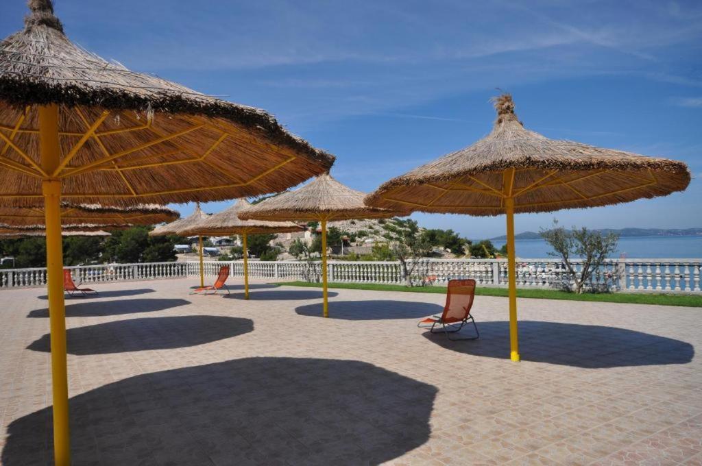 Fjaka Luxury Mobile Home - Oaza Mira Camping Croatia Drage Exteriör bild